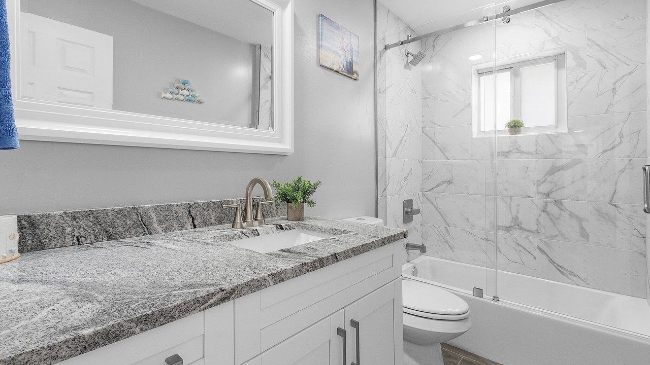 Photo of Bathroom in Trafalgar