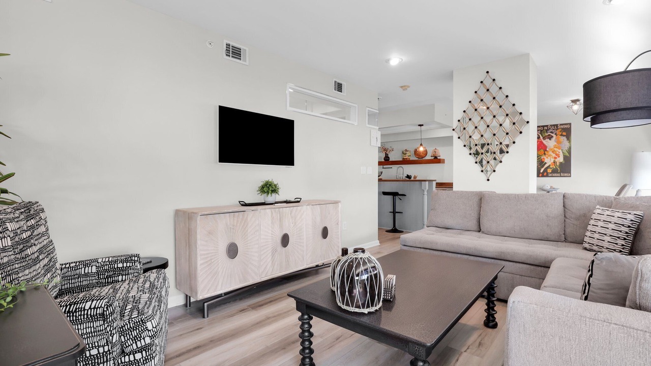 Photo of Livingroom in Historic District - North