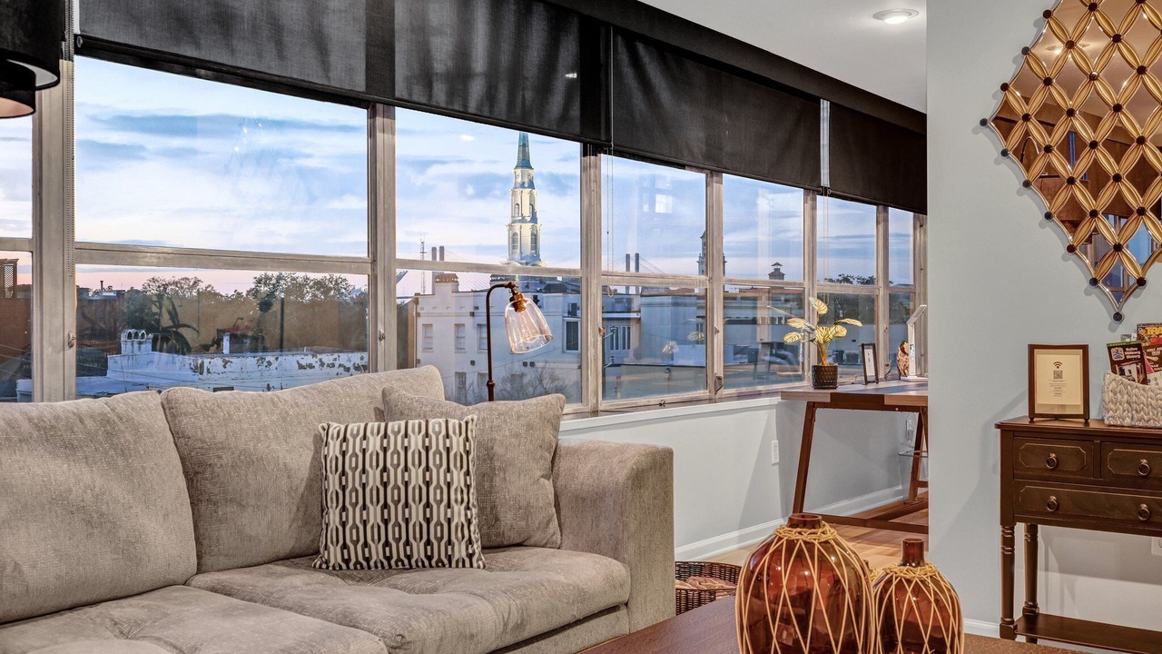 Photo of Livingroom in Historic District - North