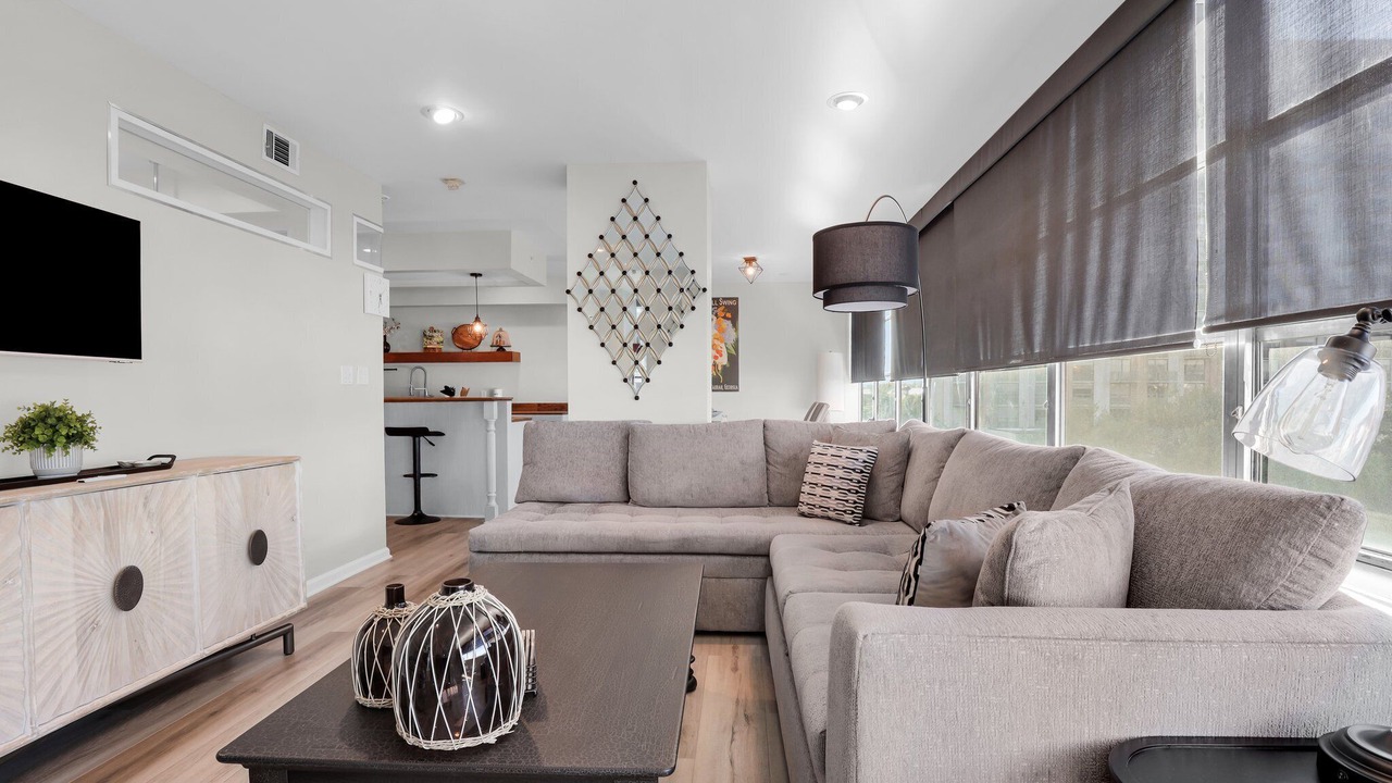 Photo of Livingroom in Historic District - North