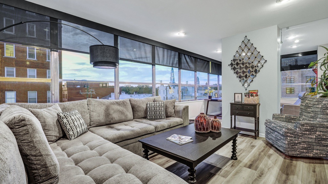 Photo of Livingroom in Historic District - North