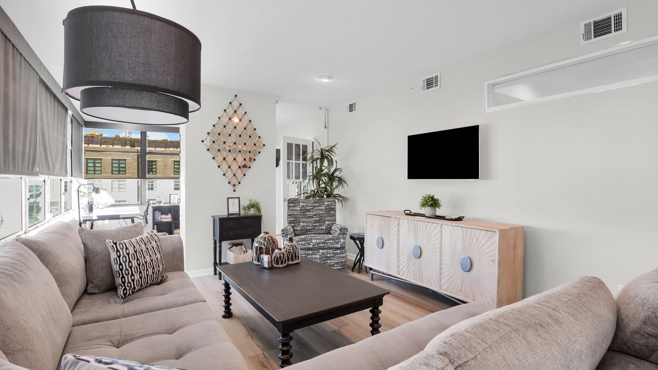 Photo of Livingroom in Historic District - North