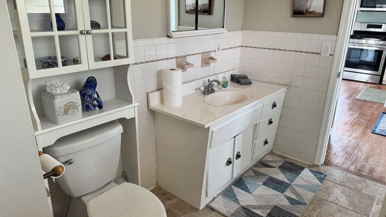 Photo of Bathroom in Bay Crest Villa
