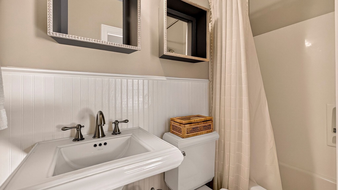 Photo of Bathroom in Whitemarsh Island