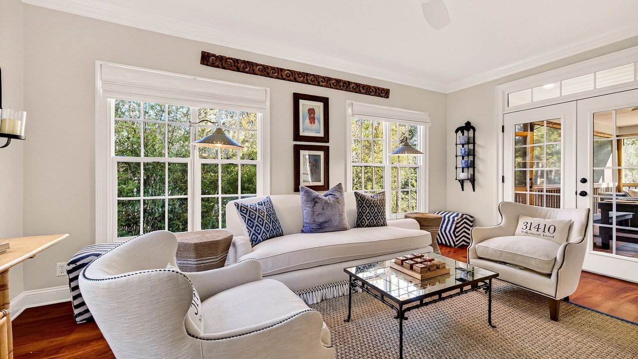 Photo of Livingroom in Whitemarsh Island