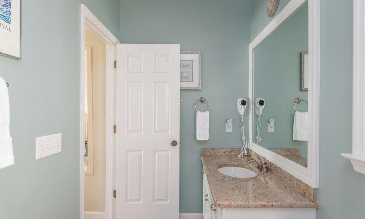Photo of Bathroom in Oceanmarsh Subdivision