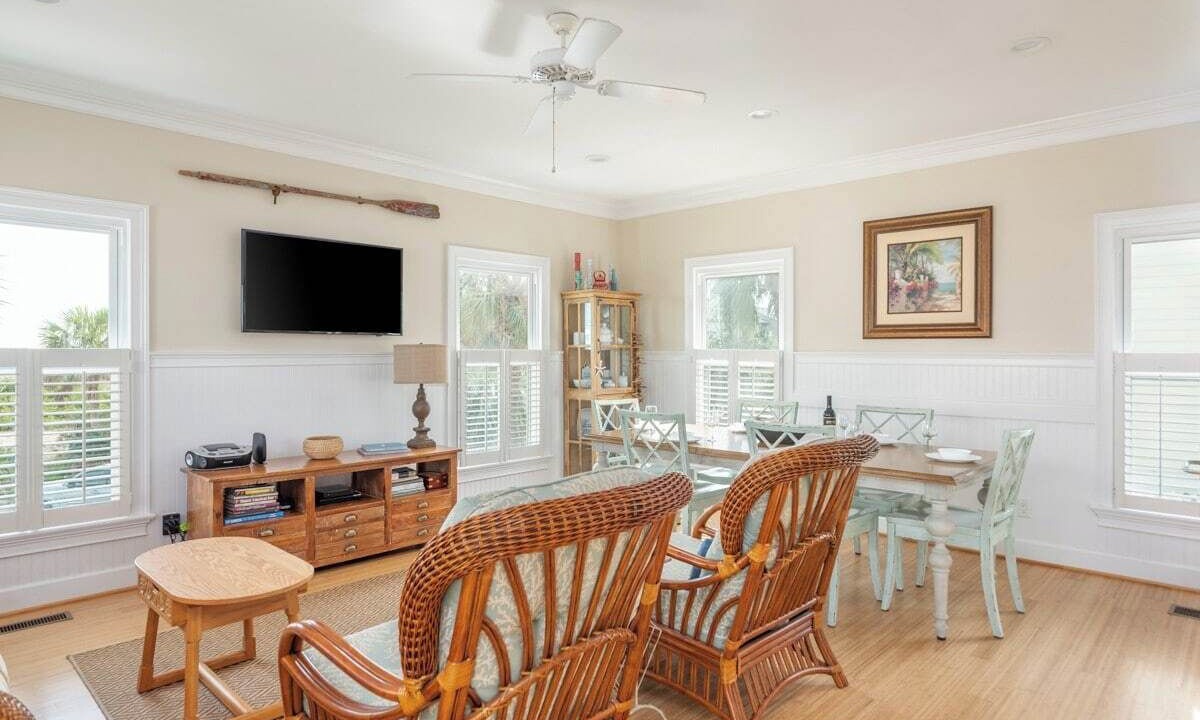 Photo of Livingroom in Oceanmarsh Subdivision