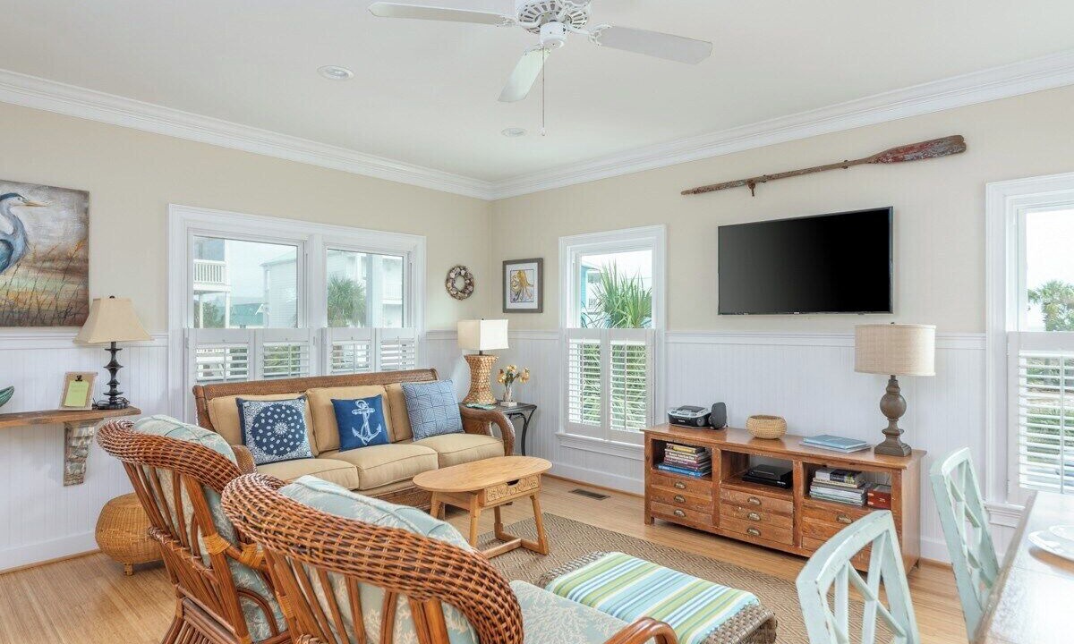 Photo of Livingroom in Oceanmarsh Subdivision