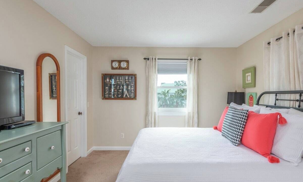 Photo of Bedroom in Oceanmarsh Subdivision