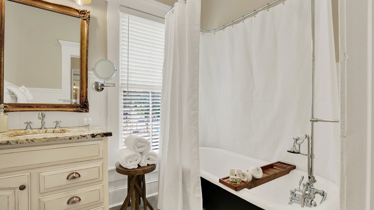 Photo of Bathroom in Metropolitan