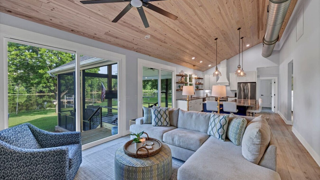 Photo of Livingroom in Saluda