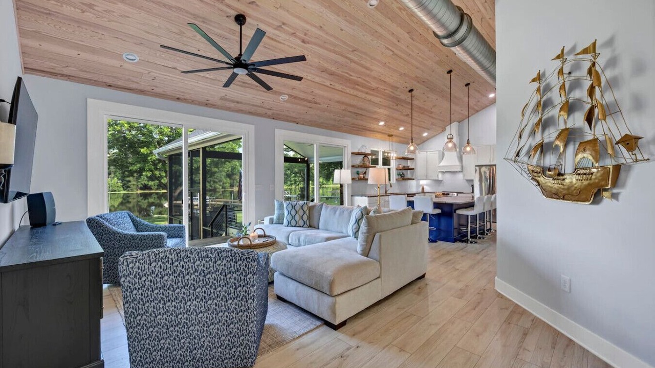Photo of Livingroom in Saluda