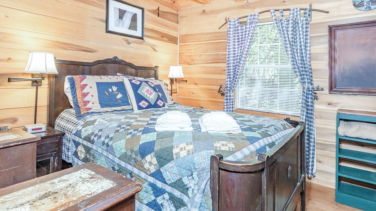 Photo of Bedroom in Lake Toxaway