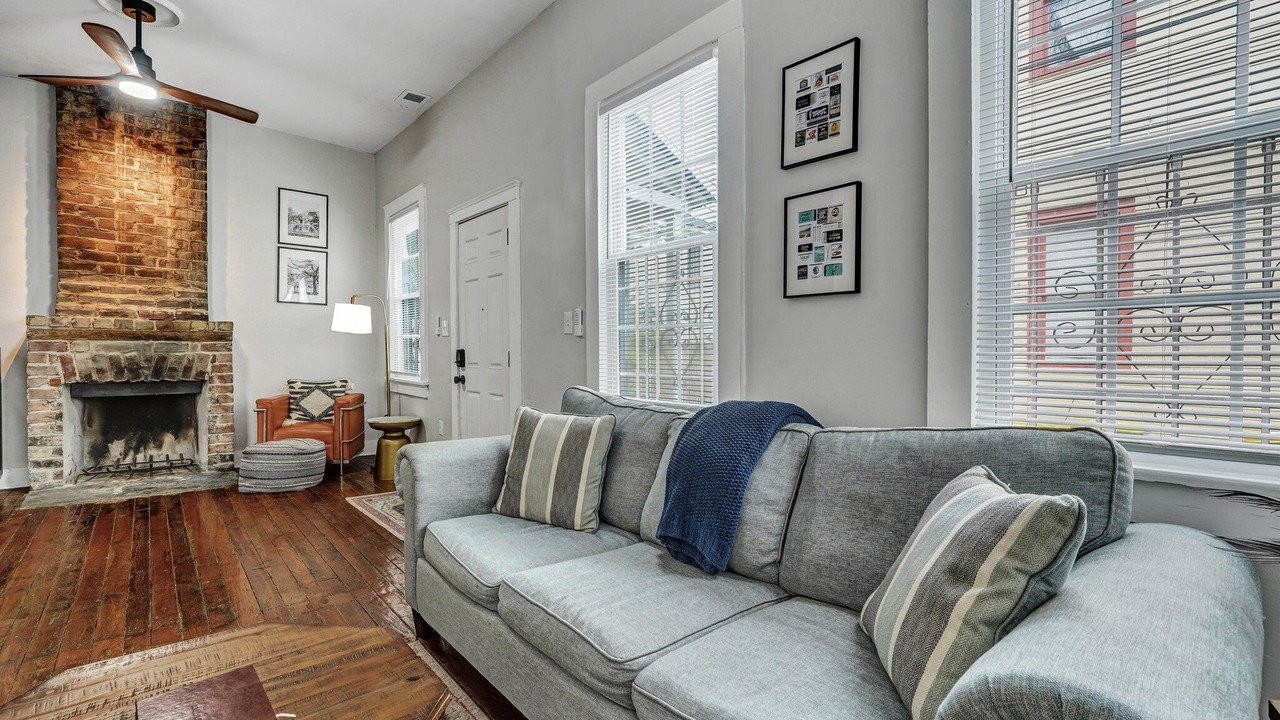 Photo of Livingroom in Savannah Victorian District
