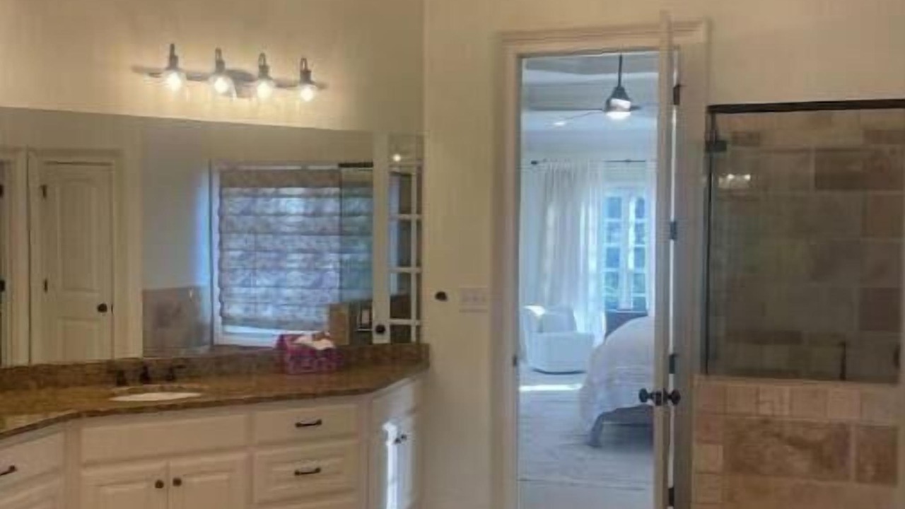 Photo of Bathroom in Bogart