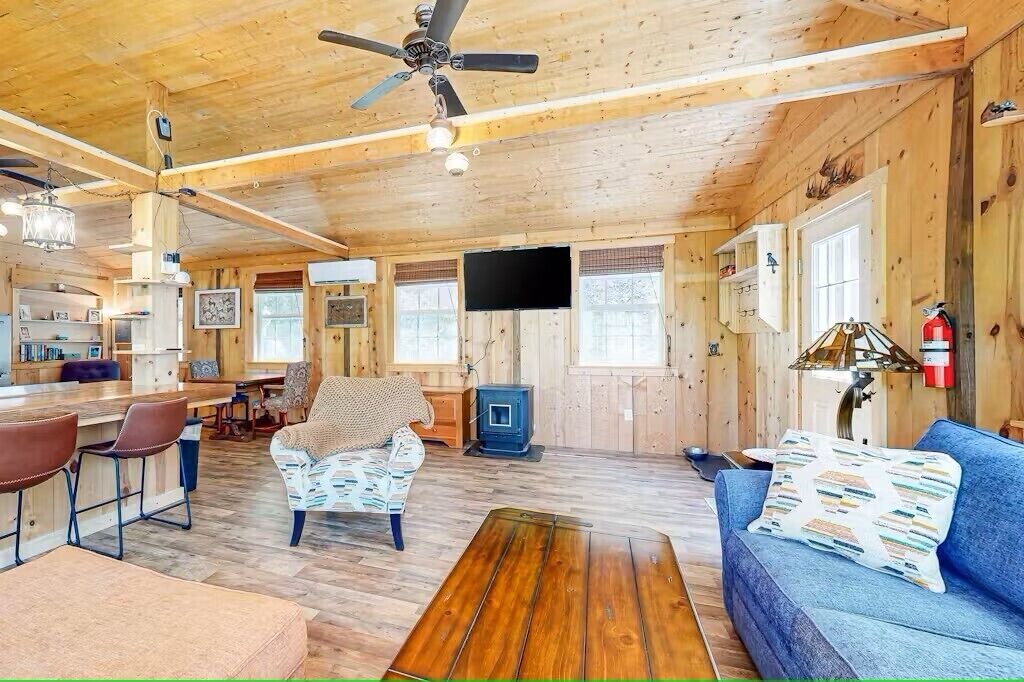 Photo of Livingroom in Whittier