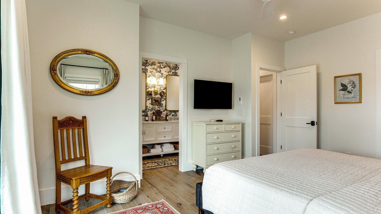 Photo of Bedroom in Glenville