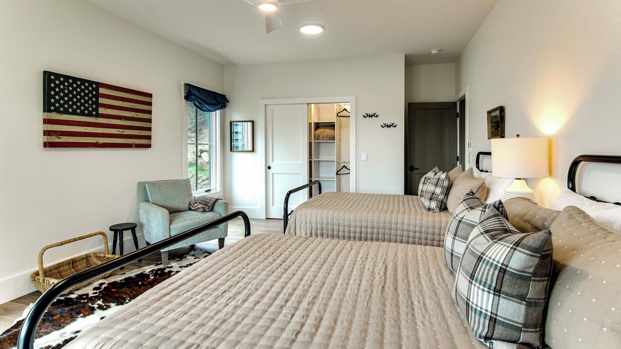Photo of Bedroom in Glenville