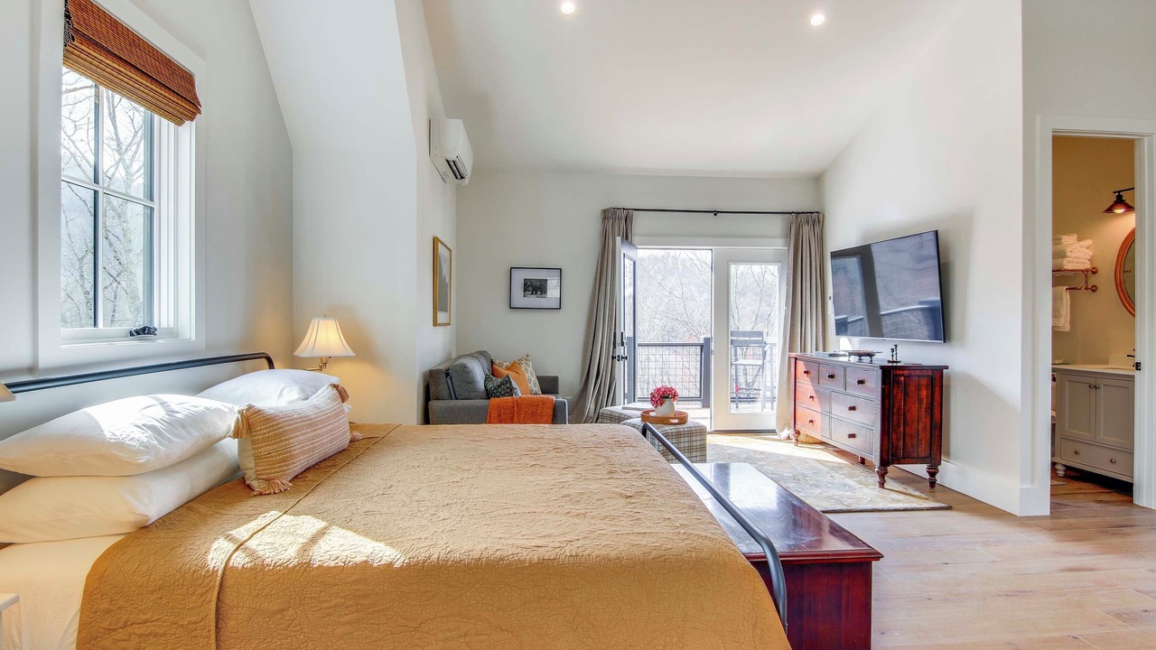Photo of Bedroom in Glenville