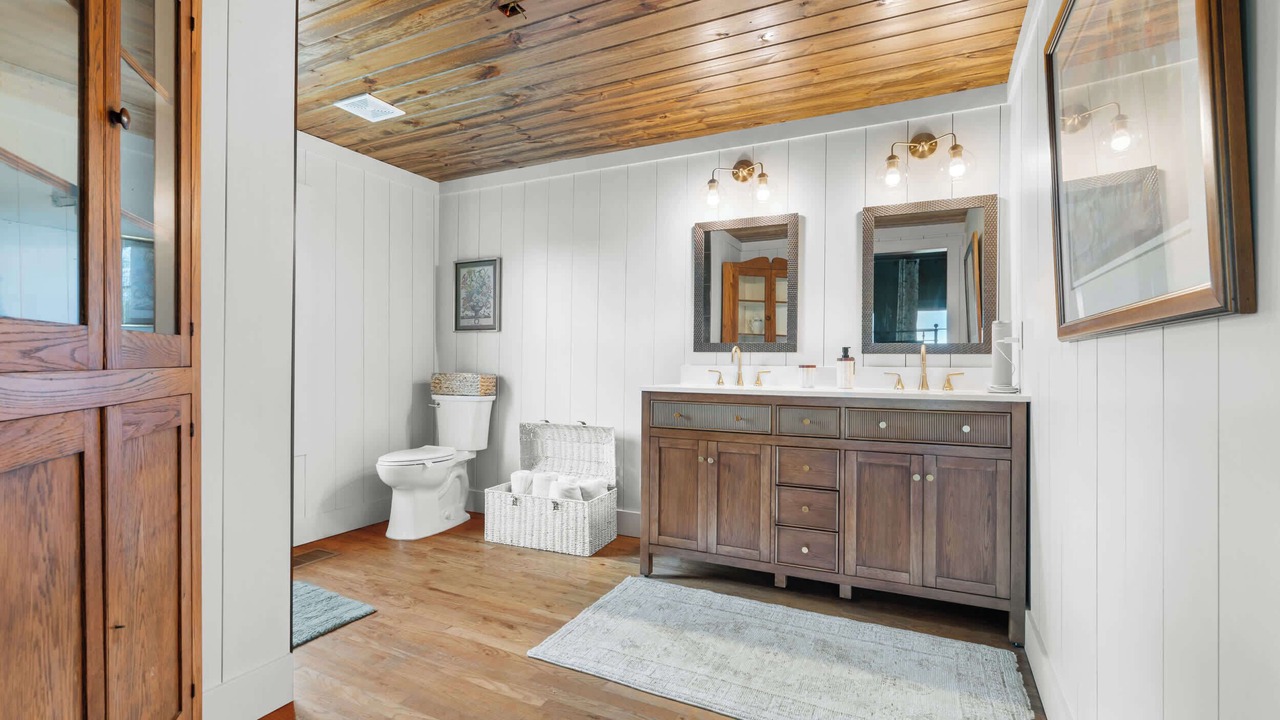 Photo of Bathroom in Tattnall County