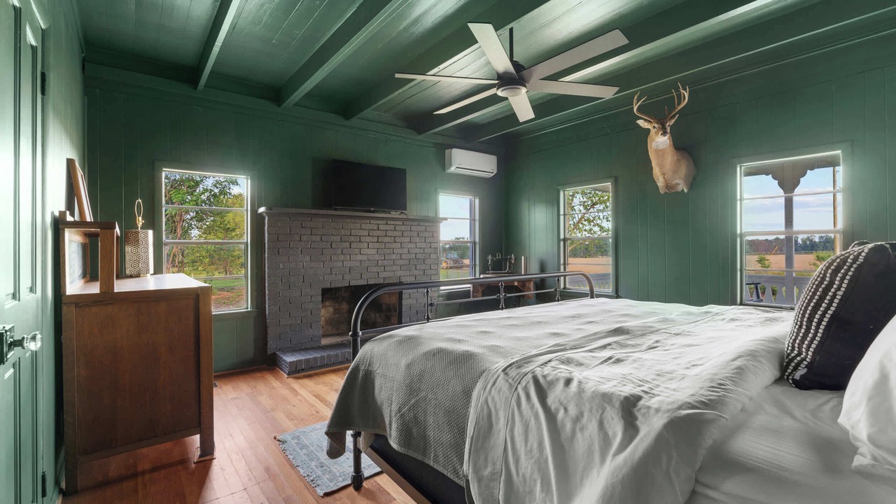 Photo of Bedroom in Tattnall County