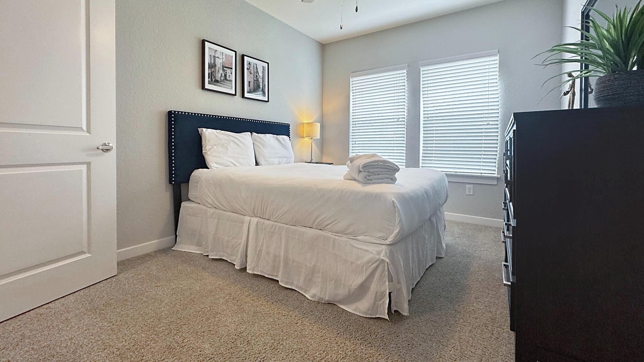 Photo of Bedroom in Carver City - Lincoln Gardens