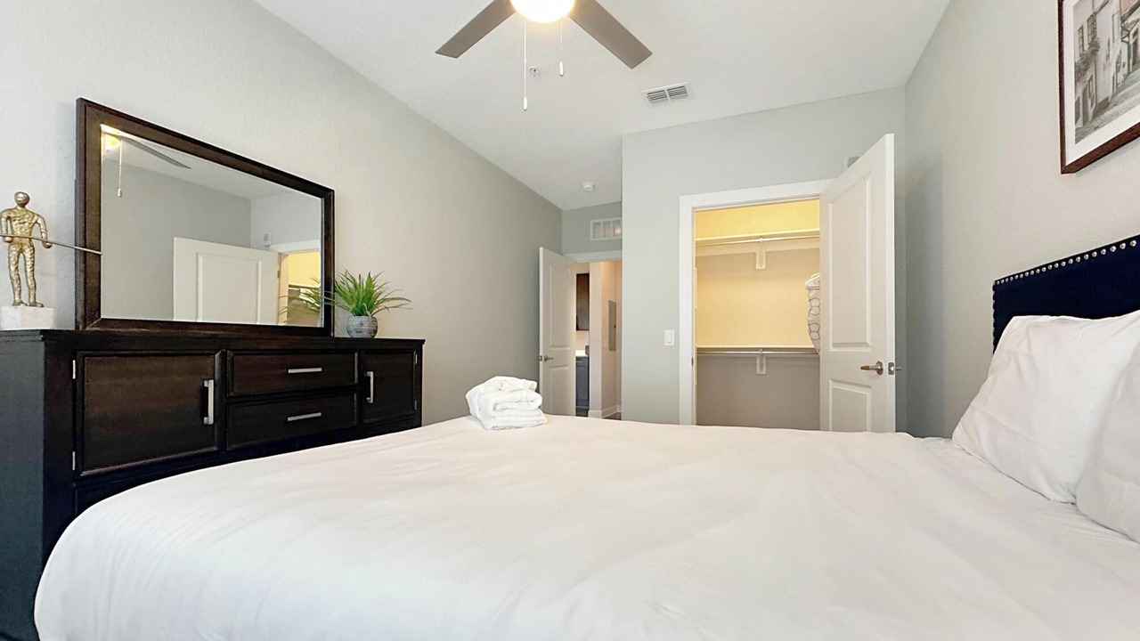 Photo of Bedroom in Carver City - Lincoln Gardens