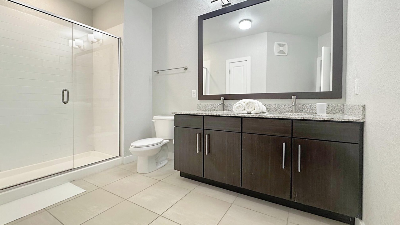 Photo of Bathroom in Carver City - Lincoln Gardens