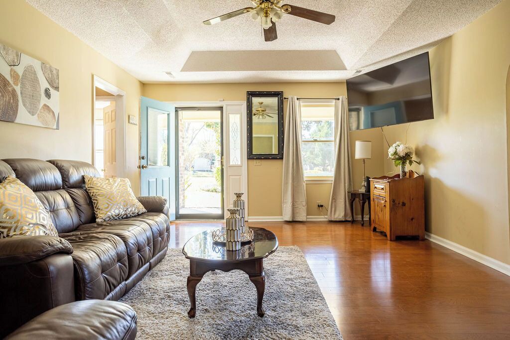 Photo of Livingroom in Oakland