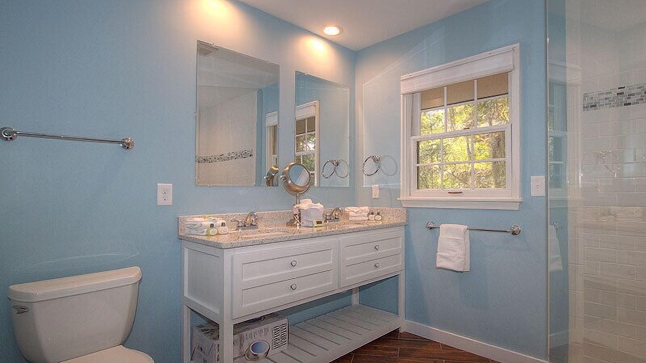 Photo of Bathroom in Beach Lagoon