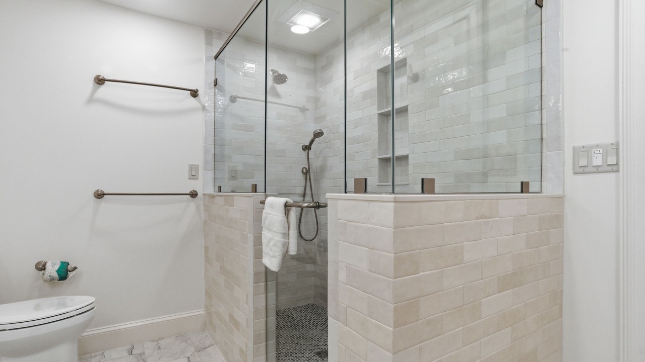 Photo of Bathroom in Beach Lagoon