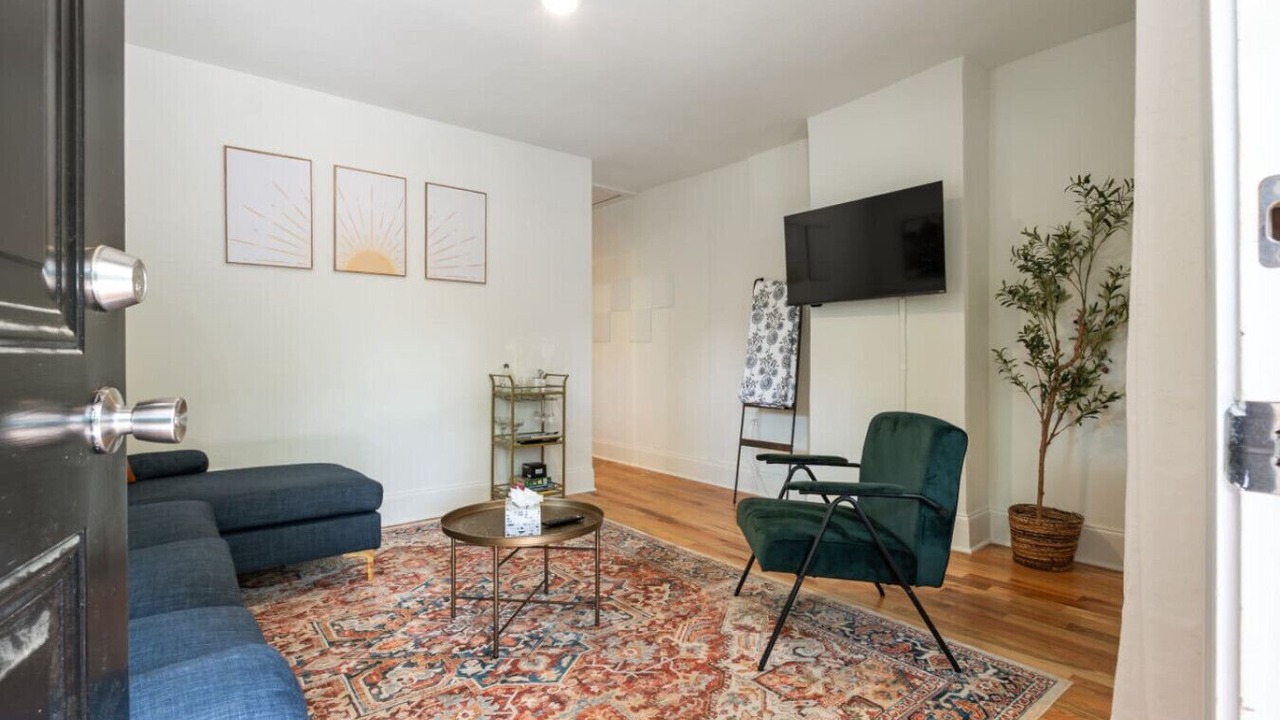 Photo of Livingroom in Downtown