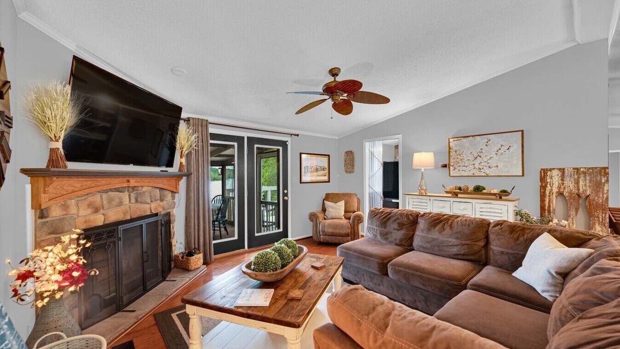 Photo of Livingroom in Greenwood County