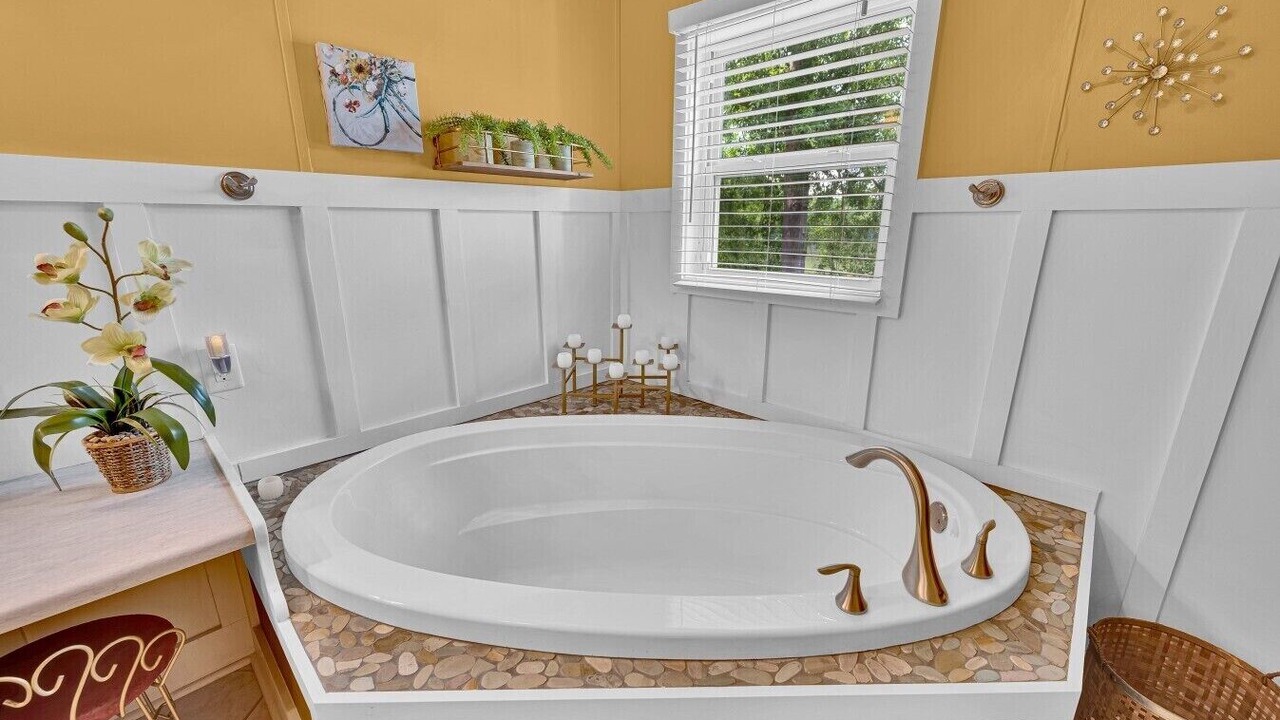 Photo of Bathroom in Greenwood County