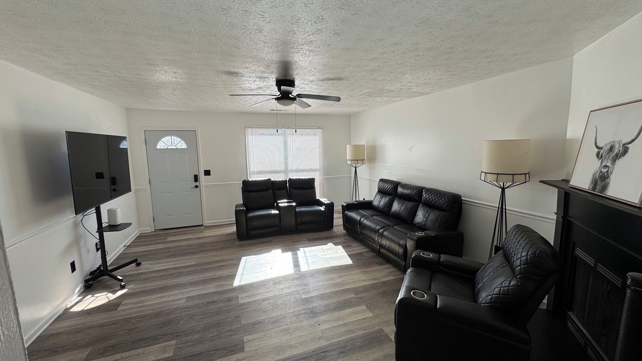 Photo of Livingroom in Auburn