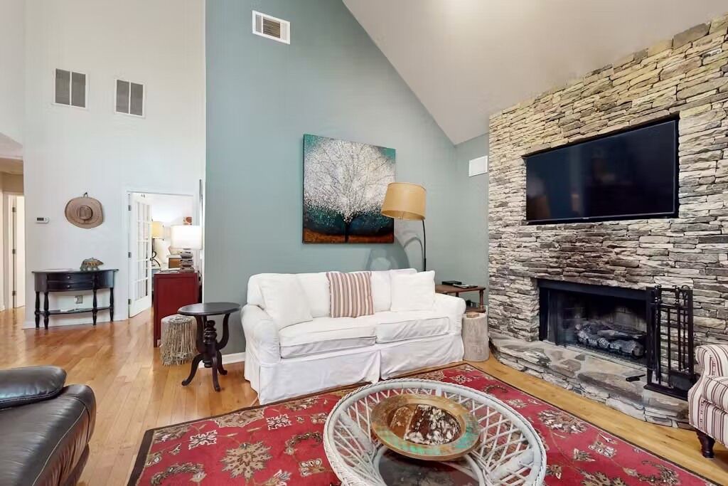 Photo of Livingroom in Cullowhee