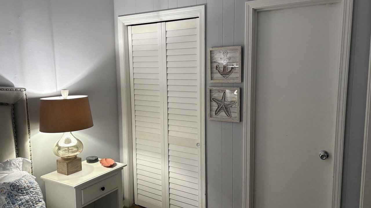 Photo of Bedroom in Folly Field