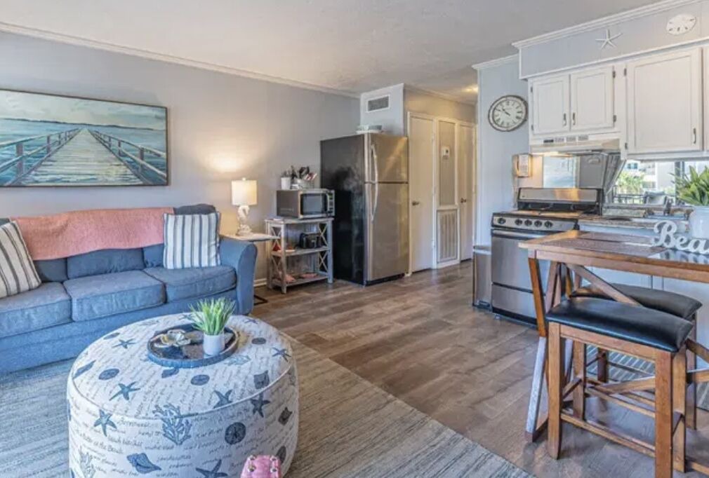 Photo of Livingroom in Folly Field