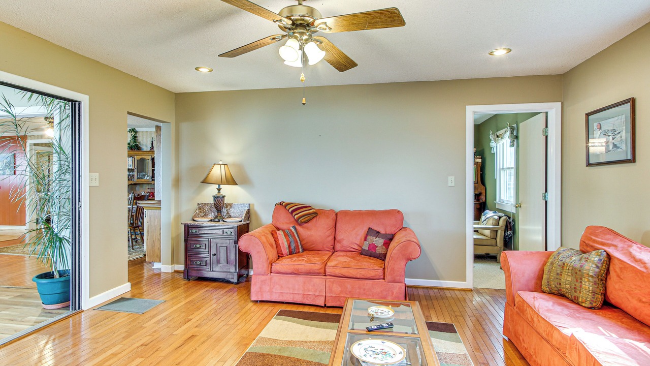 Photo of Livingroom in Cross Hill