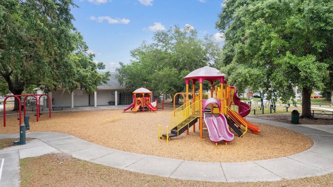 Photo of Others in Bloomingdale