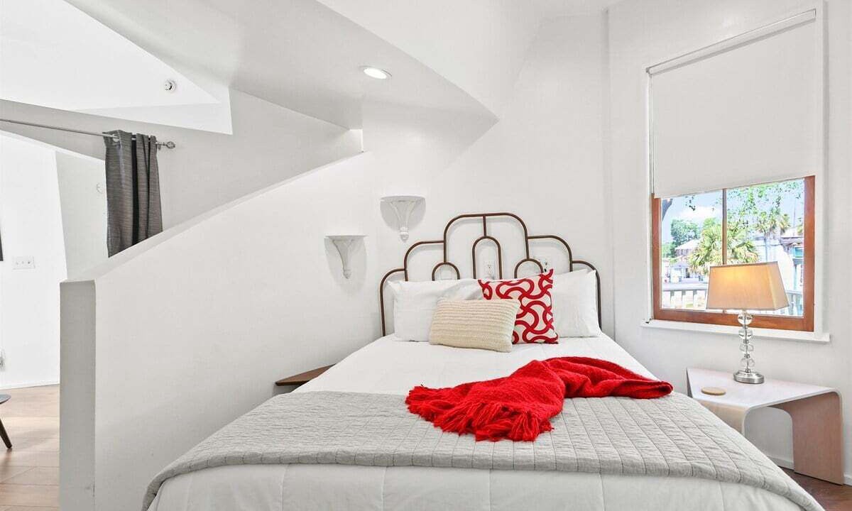 Photo of Bedroom in Savannah Victorian District