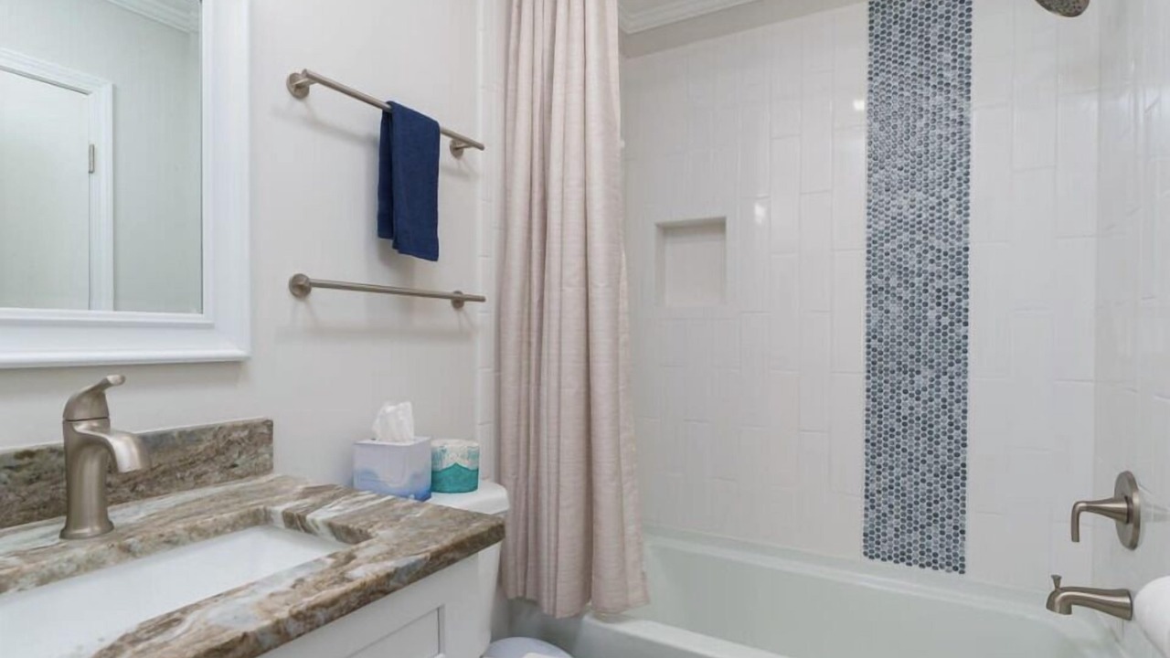 Photo of Bathroom in Folly Field