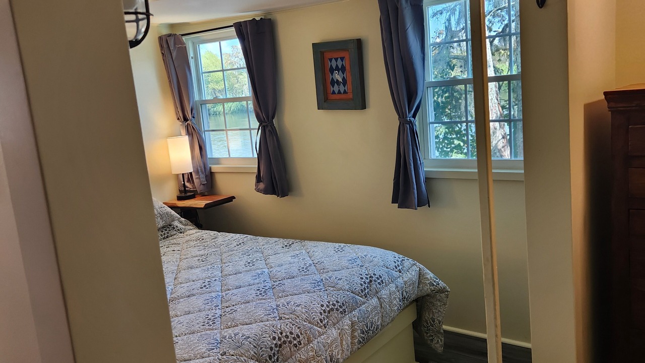 Photo of Bedroom in Calhoun County