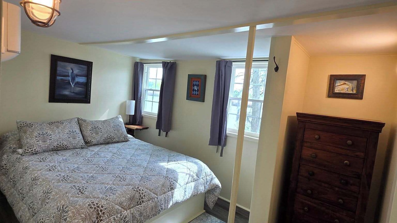 Photo of Bedroom in Calhoun County
