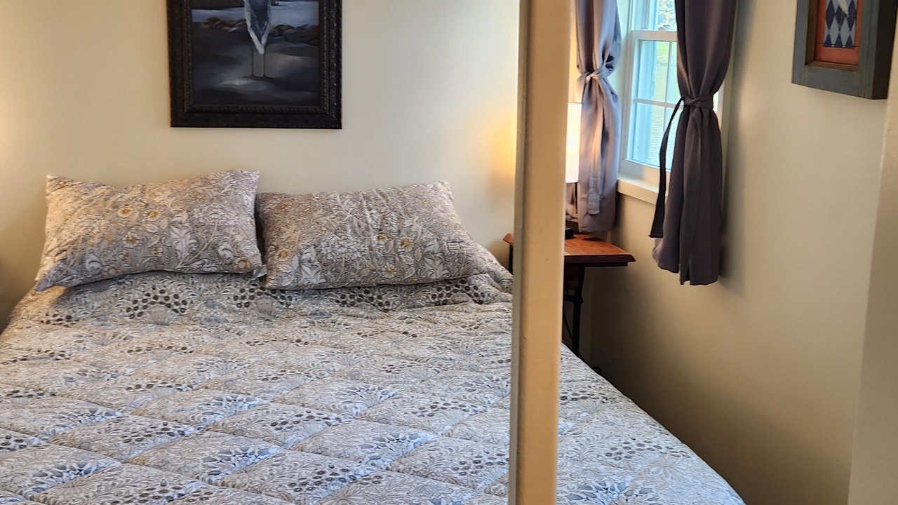Photo of Bedroom in Calhoun County