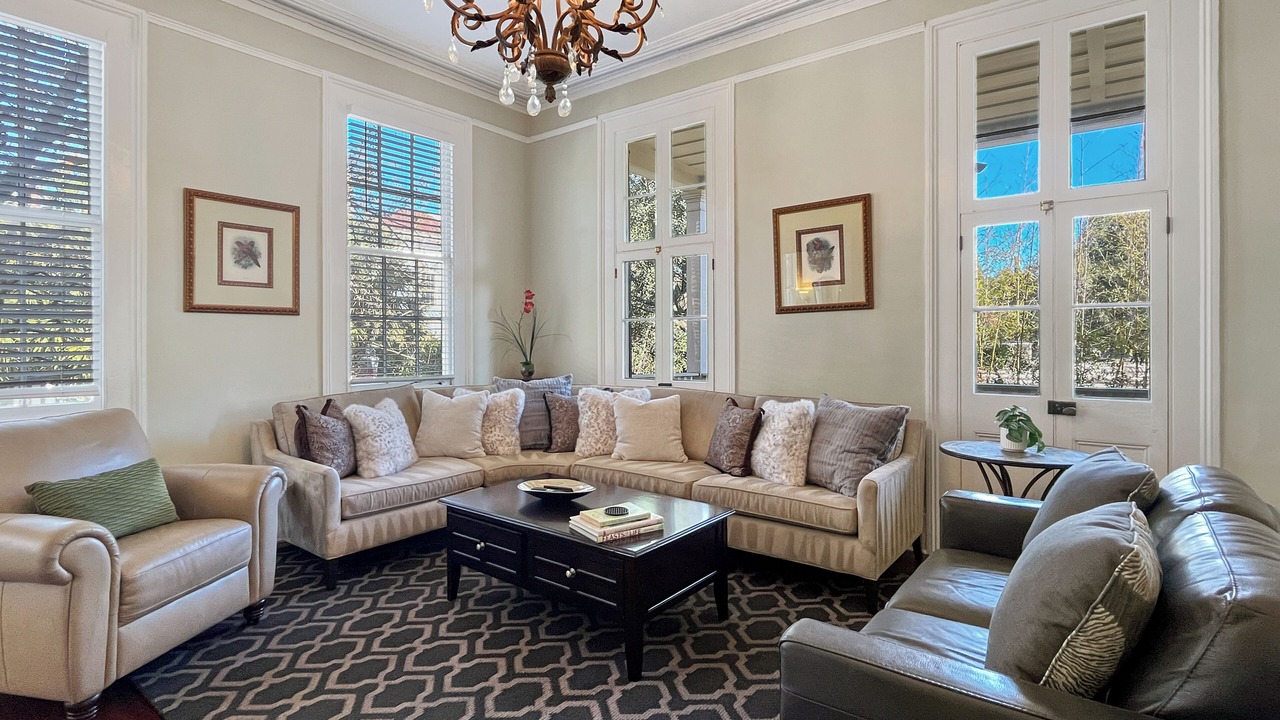 Photo of Livingroom in Savannah Victorian District