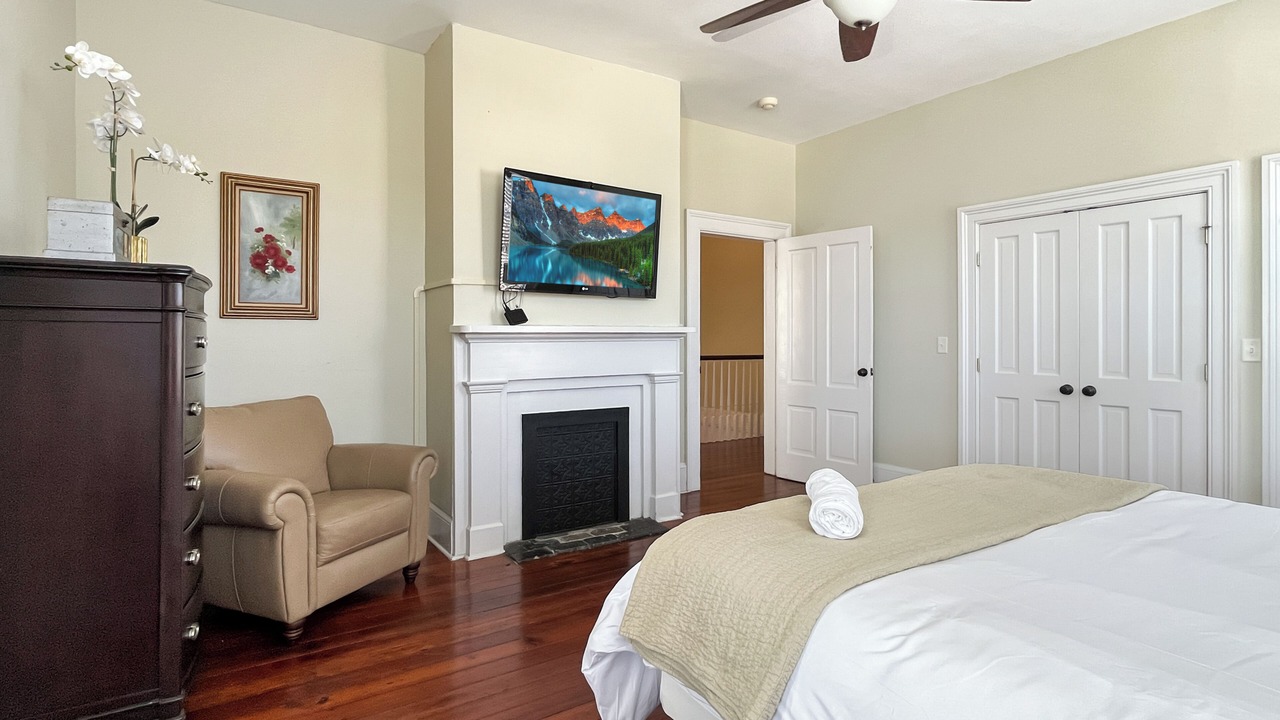 Photo of Bedroom in Savannah Victorian District