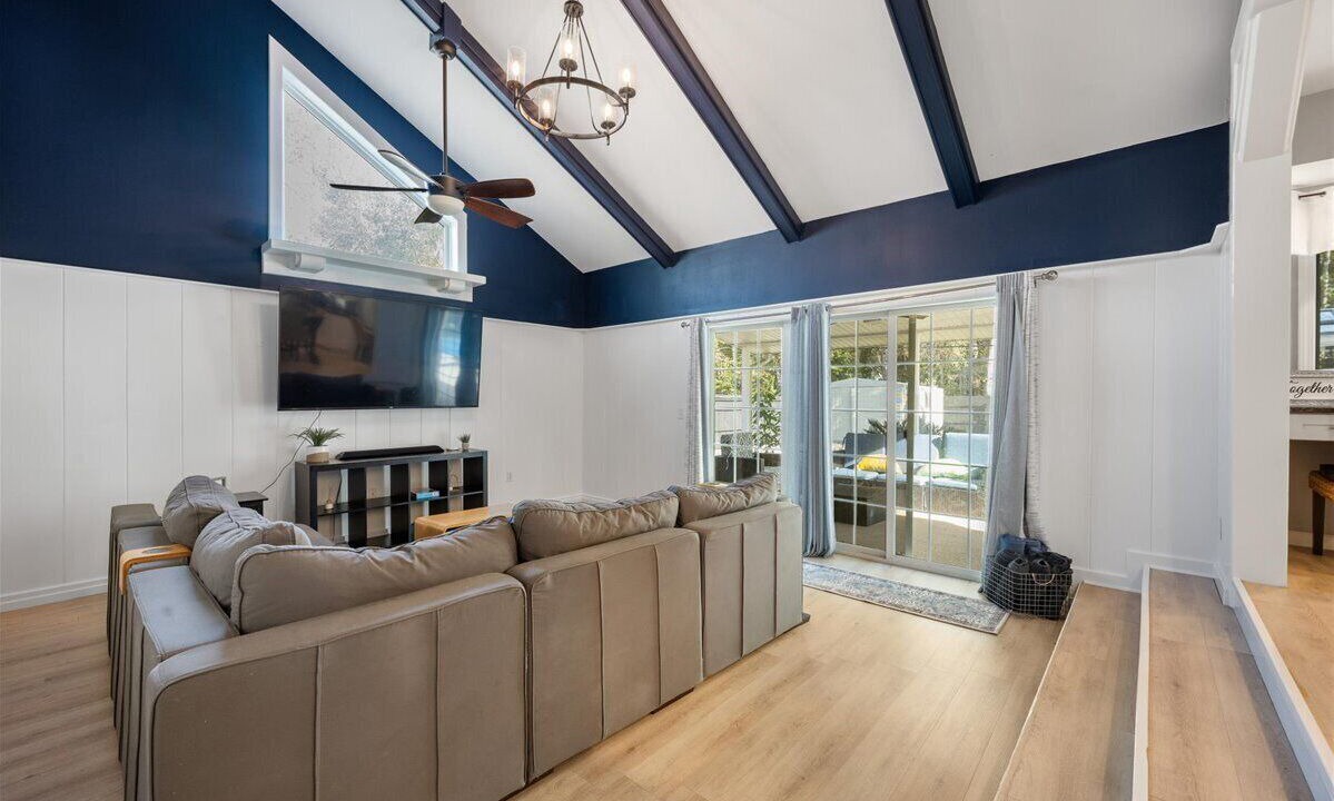 Photo of Livingroom in Lincolnville