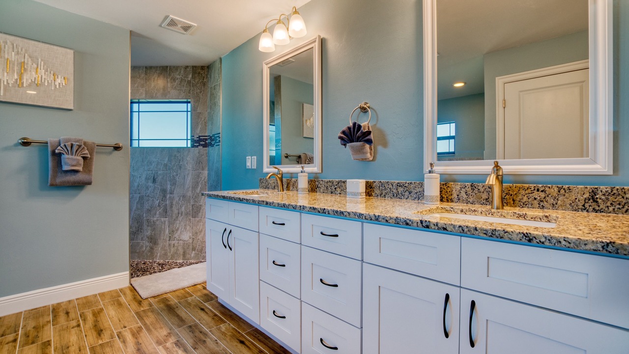 Photo of Bathroom in Trafalgar
