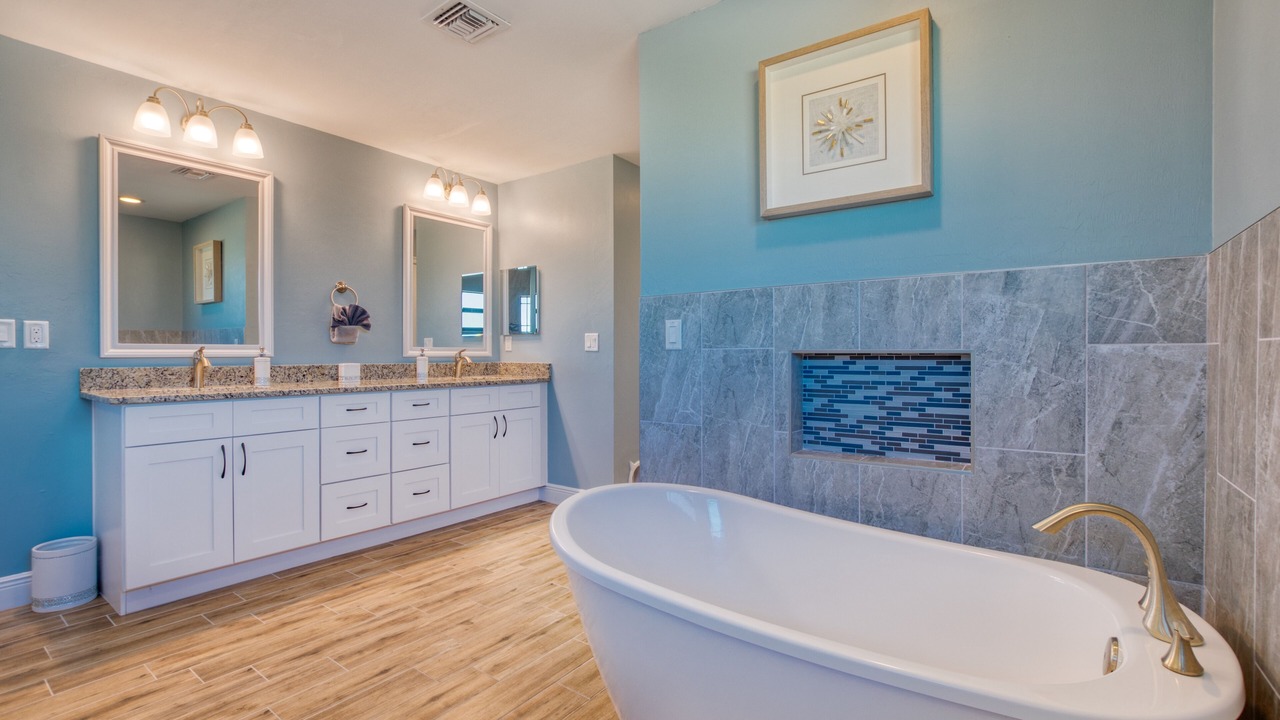Photo of Bathroom in Trafalgar